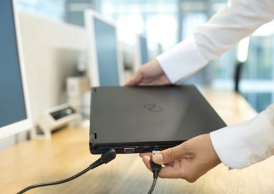Fujitsu Deutschlandzentrale Laptop USB-Anschluss