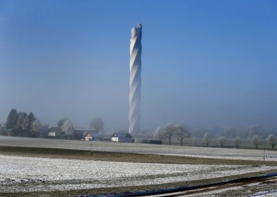 Thyssenkrupp Tower im Nebel im Winter