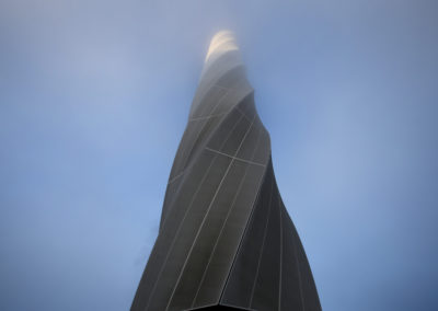 Turm von Thyssenkrupp steigt auf in den Nebel